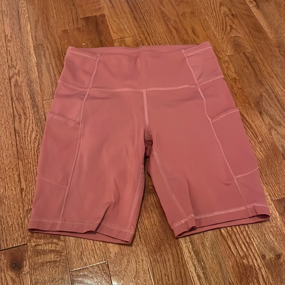 Sz 6 lulu lemon work out shorts